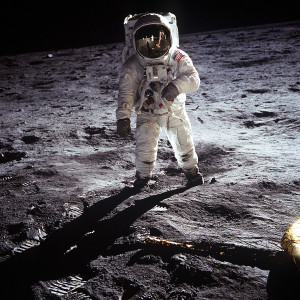 1200px-Aldrin_Apollo_11